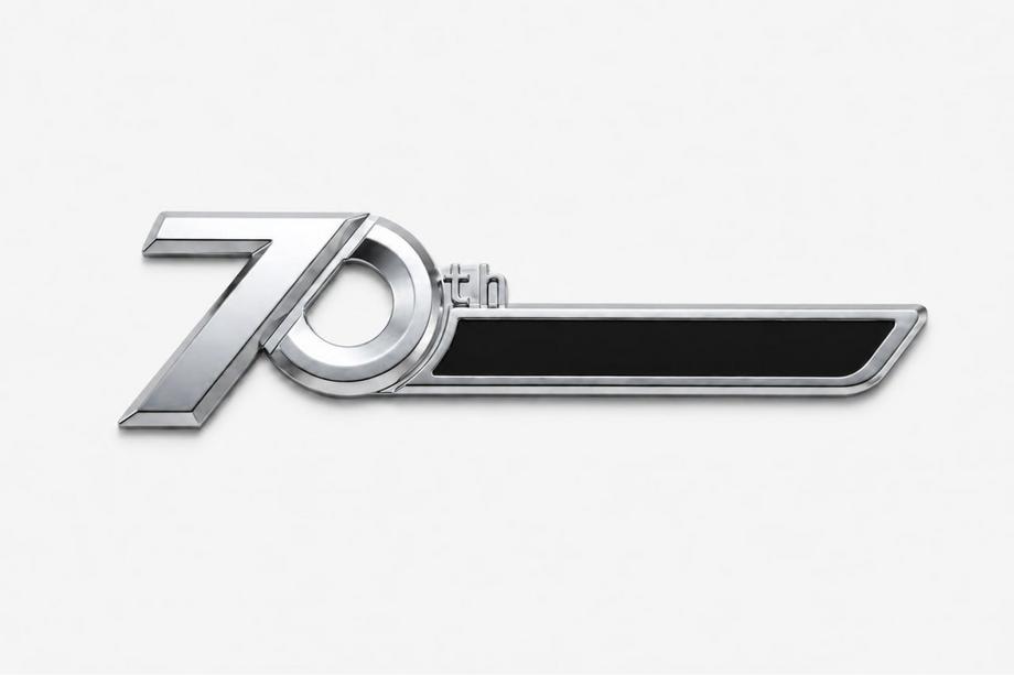 Toyota Embleem Toyota 70 jaar (22 cm x 6,3/2,5 cm) Image