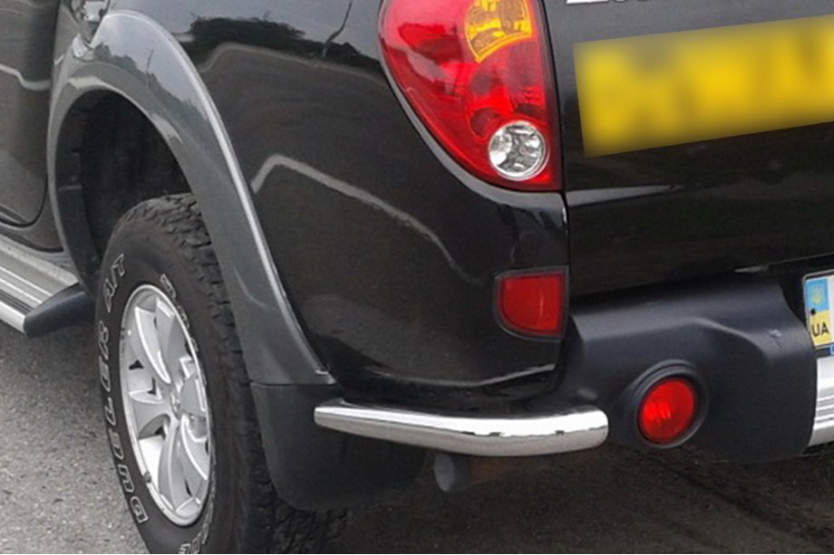 Mitsubishi L200 2006–2015 Achterhoeken AK003 (2 st., RVS) Image