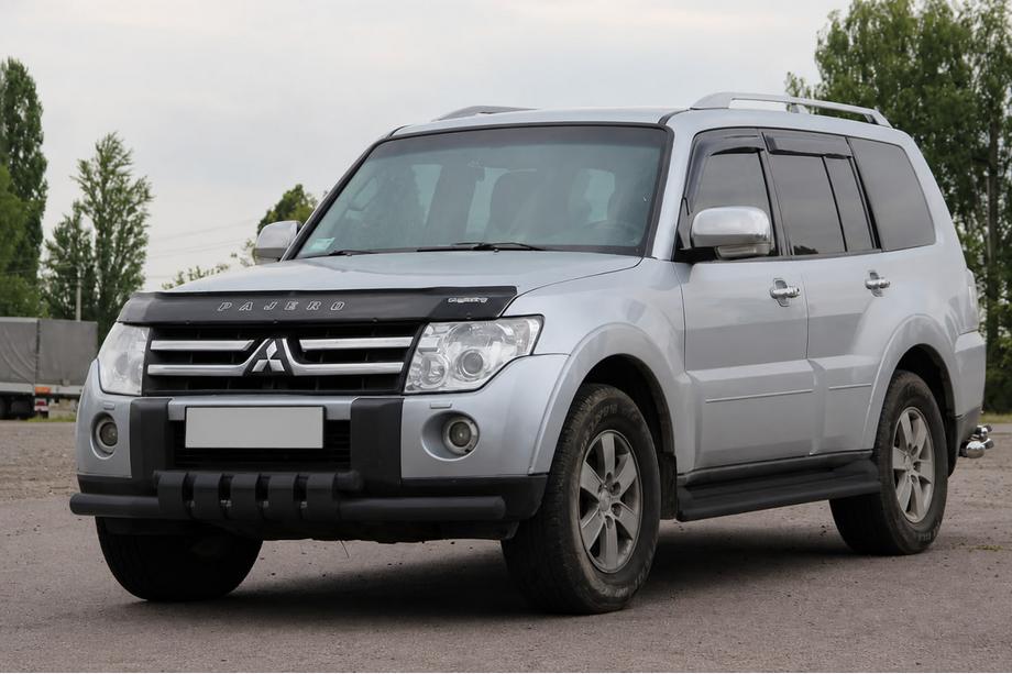 Mitsubishi Pajero Wagon III 1999–2006 Voorbumperbeschermer ST015 Black (RVS) Foto 1