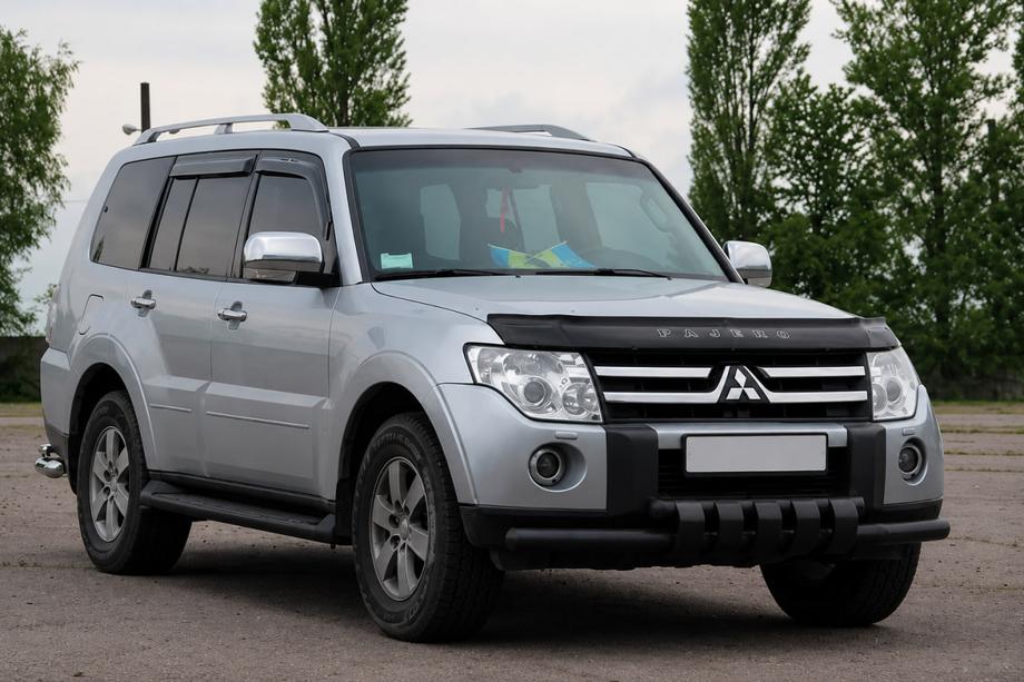 Mitsubishi Pajero Wagon III 1999–2006 Voorbumperbeschermer ST015 Black (RVS) Foto 3