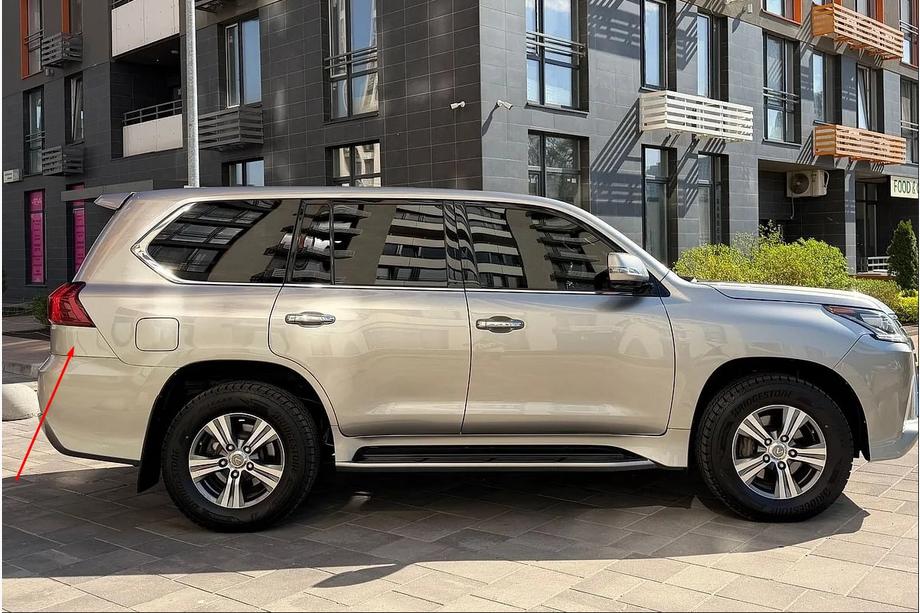 Lexus LX570/450d 2008–2022 Sierlijst achterbumper/spatbord 2016-2021 (onder het achterlicht) Rechts (om te spuiten) Image