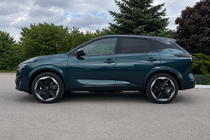 Nissan Qashqai 2021– Geïntegreerde dakrails zwart OEM (aluminium, montage met lijm) foto 1