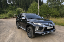 Mitsubishi Pajero Sport 2015– Geïntegreerde dakrails zwart OEM (2019-, aluminium) foto 1
