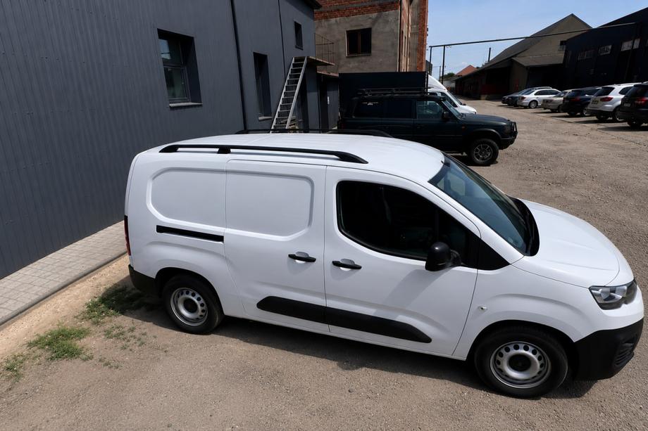 Citroen Berlingo/Multispace 2018– Zwarte dakrails (Turks design) Standaard, kunststof voetjes Image