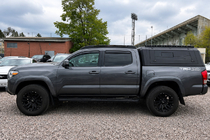 Toyota Tacoma 2015–2023 OEM dakrails zwart (aluminium) foto 2
