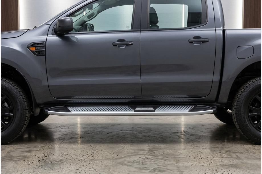 Mazda BT-50 2007–2012 Mevsim Grey side steps (2 stuks, aluminium) Image