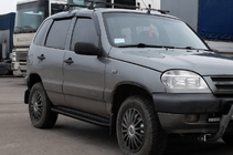 Chevrolet Niva 1998–2020 Side steps Premium Black (2 stuks, RVS) Ø60 foto 2