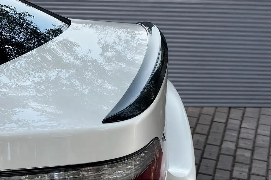 BMW E60: montage van een M5-style spoiler