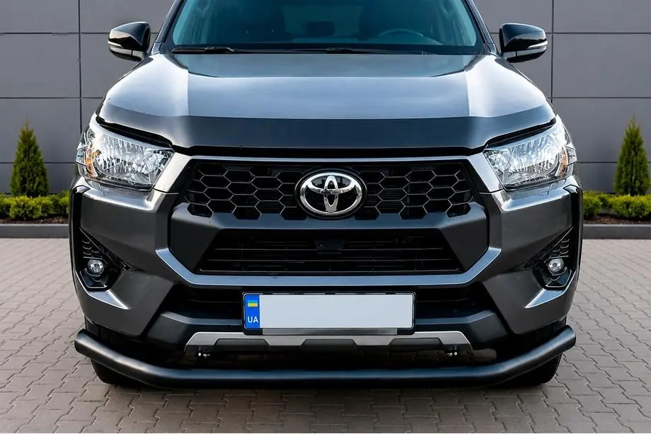 Toyota Hilux 2020: montage van frontbescherming — ons werk