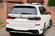 BMW X7 G07 2019–: montage van de LCI M-Performance faceliftkit foto 8