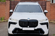 BMW X7 G07 2019–: montage van de LCI M-Performance faceliftkit foto 1