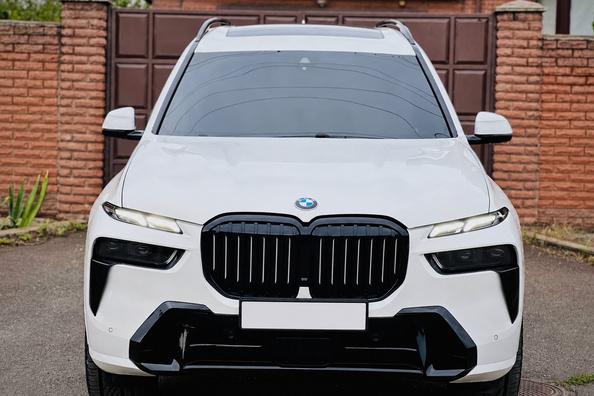 BMW X7 G07 2019–: montage van de LCI M-Performance faceliftkit