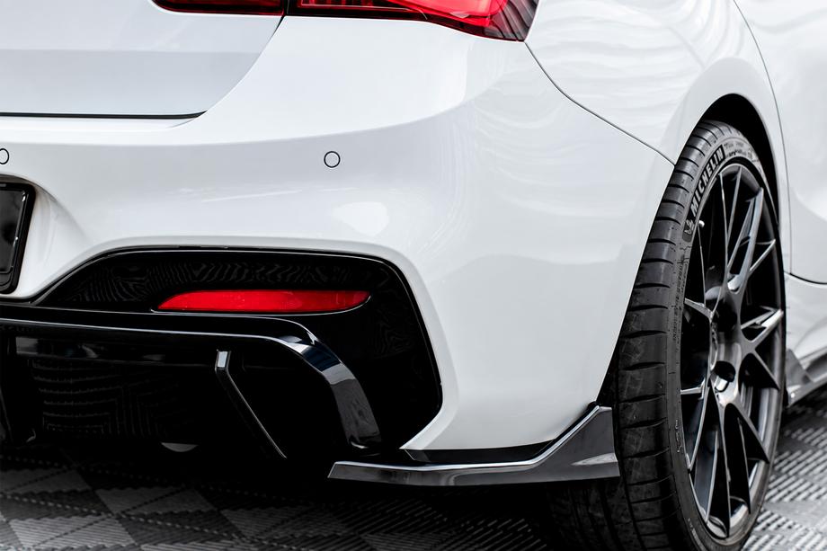 BMW 1 Serie F20/F21 2011–2019 DPT achterbumper FLAP-extensions (voor F20, hoogglans zwart) Image