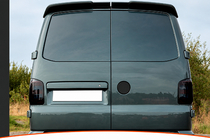 Volkswagen T5 2010–2015 DPT spoiler (openslaande deuren, hoogglans zwart) foto 1