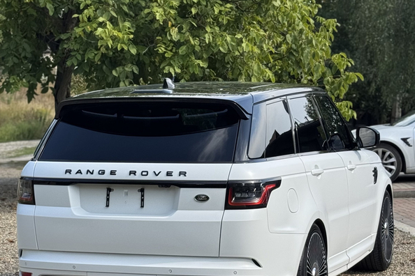 Range Rover Sport L494 2018–2022: montage van SVR-bodykit – ons werk Foto 14