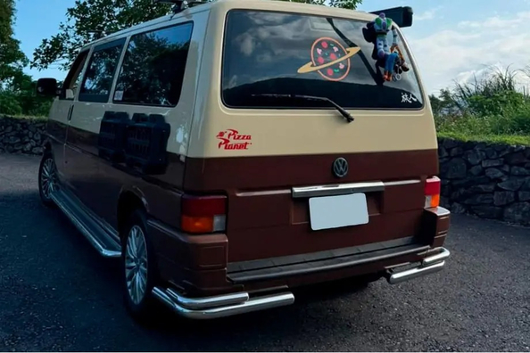 Volkswagen T4 voor kamperen en off-road: montage van frontbescherming, side steps en achterhoeken Foto 16