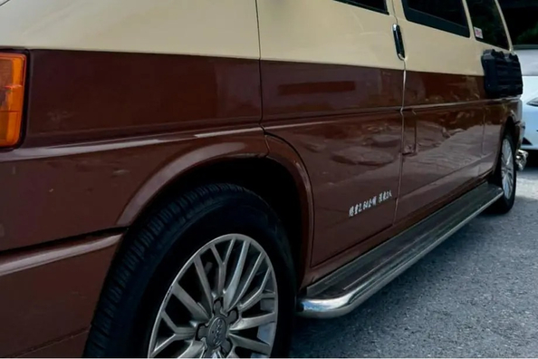 Volkswagen T4 voor kamperen en off-road: montage van frontbescherming, side steps en achterhoeken Foto 9