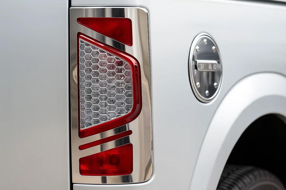 Ford Connect 2010–2013 Chroom achterlichtcovers variant nr. 2 (2 stuks, RVS) Image