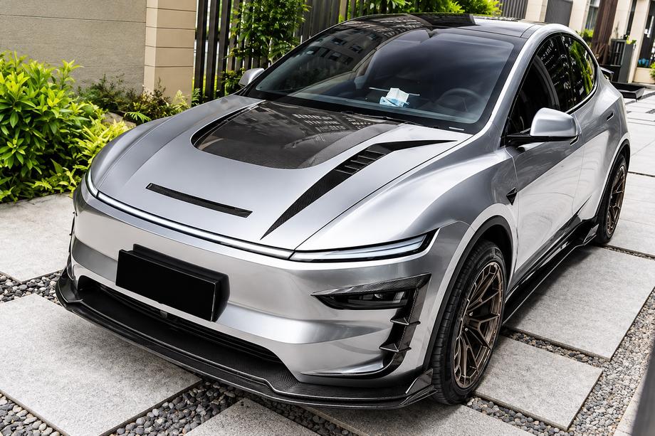 Tesla Model Y 2020– Bodykit-set Carbon Aerokit (voor 2025+) Foto 1