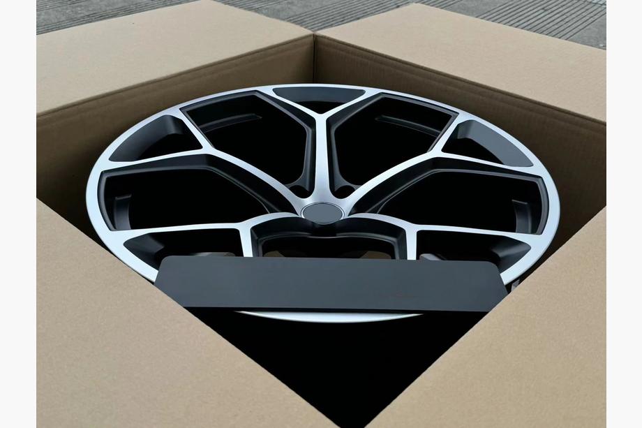 Audi Q8 2018– Gesmede velgen OEM R22 V4 (4 stuks) Foto 14