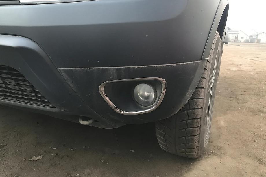 Dacia Duster 2008–2018 Chroom sierlijsten voor mistlampen 2010-2013 (2 st., RVS) Foto 1