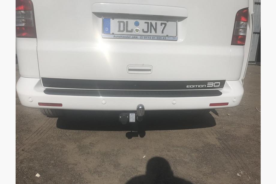Volkswagen T5 Caravelle 2004–2010 Achterbumperbeschermer met opstaande rand (ABS-kunststof) Mat Foto 3