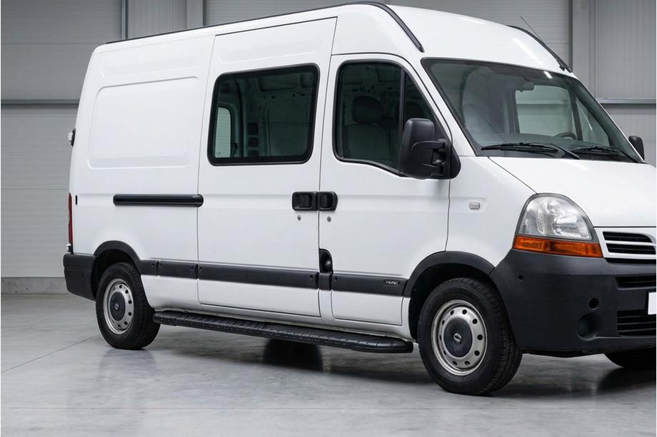 Nissan Interstar 2002–2010 Bosphorus Black side steps (2 st., aluminium) Image