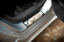 Mitsubishi Lancer X 2008– Instaplijsten (Carmos, 4 stuks, RVS) foto 4