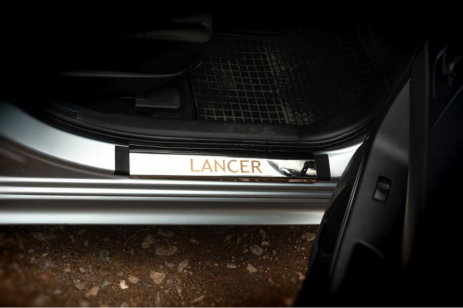 Mitsubishi Lancer X 2008– Instaplijsten (Carmos, 4 stuks, RVS) Image