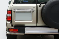 Nissan Patrol Y61 1997–2011 Achter sierlijst (kunststof) foto 1