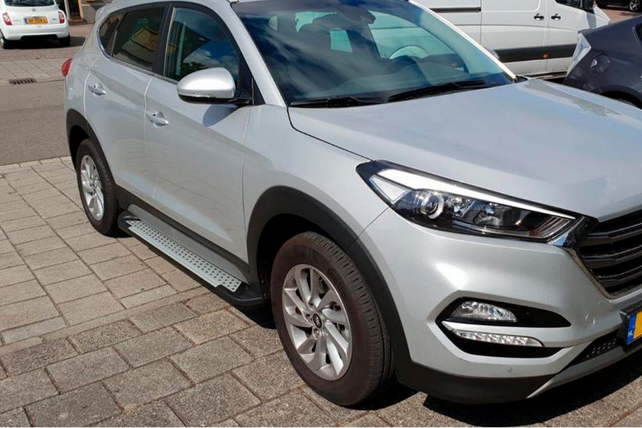 Hyundai Tucson TL 2016–2021 Side steps Allmond Grey (2 stuks, aluminium) Image