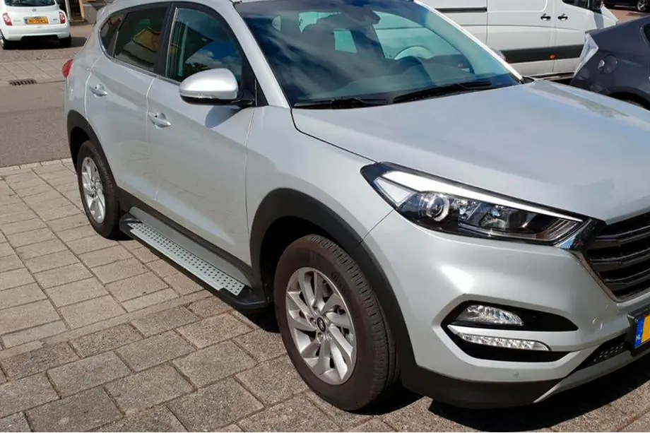Hyundai Tucson TL 2016–2021 Side steps Allmond Grey (2 stuks, aluminium) Image