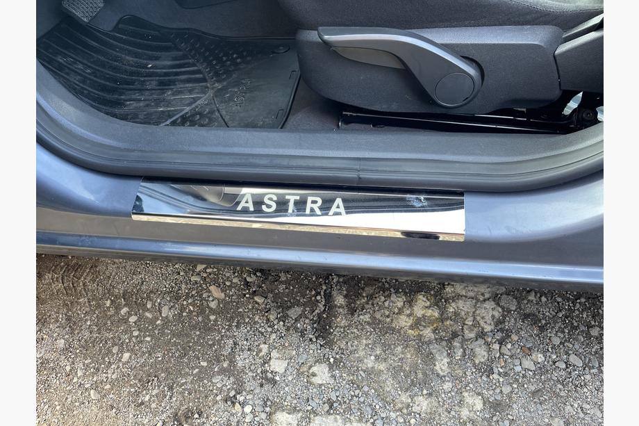 Opel Astra H 2004–2013 Carmos V1 instaplijsten (set van 4, staal) Image
