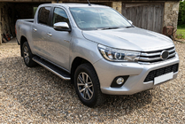 Toyota Hilux 2015– Maydos V1 side steps (set van 2, aluminium/RVS) foto 1