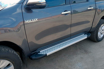 Toyota Hilux 2015– Side steps Allmond Grey (2 stuks, aluminium) foto 1