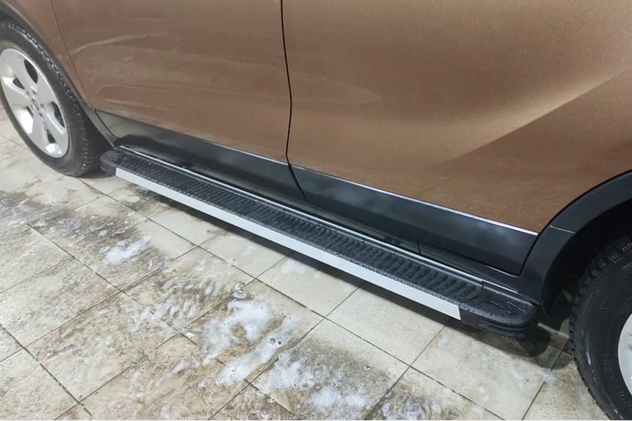 Opel Mokka 2012–2021 Side steps Maya V1 (2 stuks, aluminium) Image
