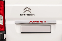 Citroen Jumper 2007–2025 Chromelijst boven de kentekenplaat met rode LED (RVS) foto 1