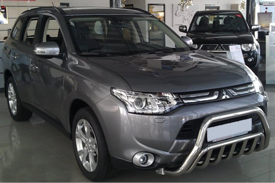 Mitsubishi Outlander 2012–2021 Bullbar WT002 (RVS) Image
