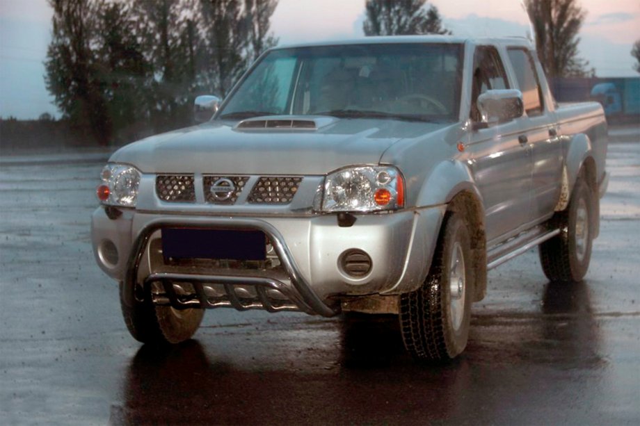 Nissan NP300 1999–2015 Bullbar WT002 (RVS) Image