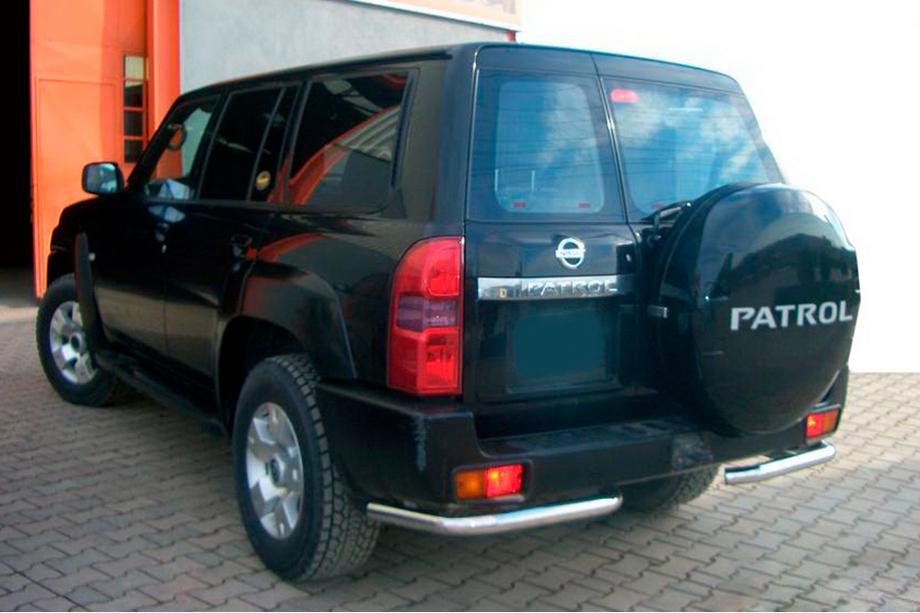 Nissan Patrol Y61 1997–2011 Achterhoeken AK003 (2 stuks, RVS) Image