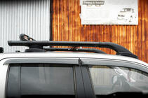 Volkswagen Amarok 2010–2022 Dakrails Black Shark (met dwarsdragers) foto 3