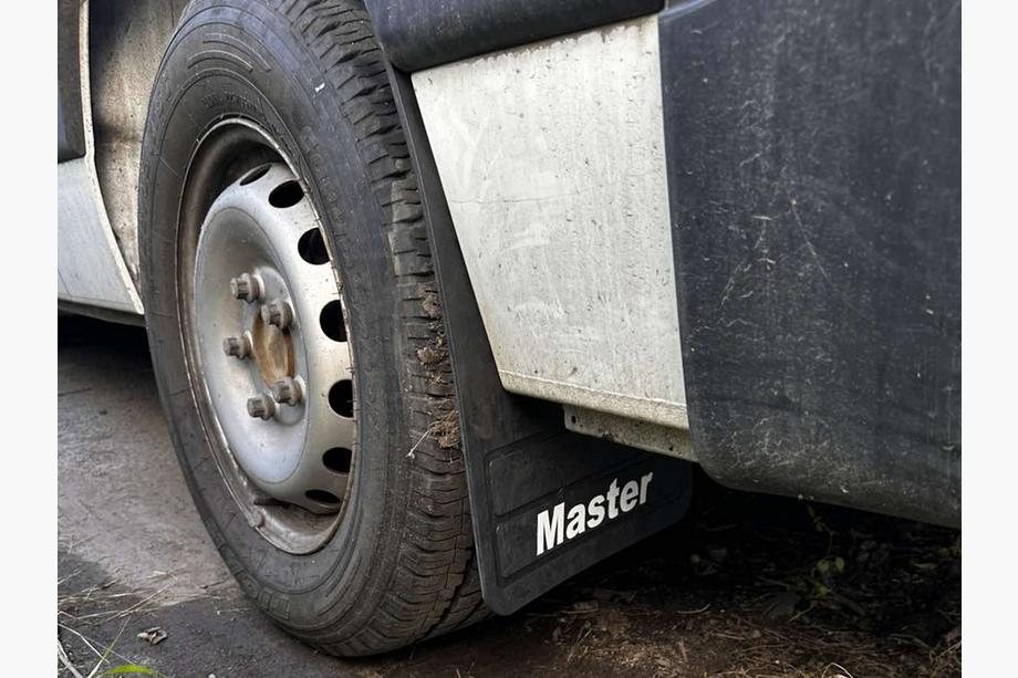 Renault Master 2011–2023 Premium rechte spatlappen (2 stuks, rubber) Image