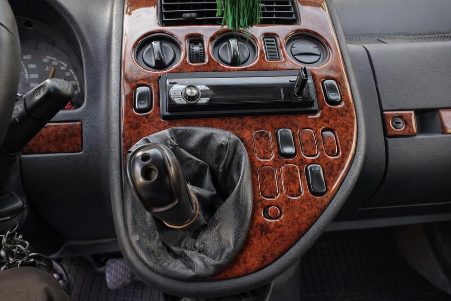 Mercedes Vito W638 1996–2003 Dashboardpanelen Meric (1999-2003) Carbonlook Image