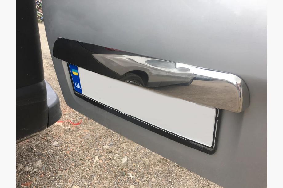 Renault Trafic 2015– RVS sierstrip boven kentekenplaat Carmos - Turks staal Image
