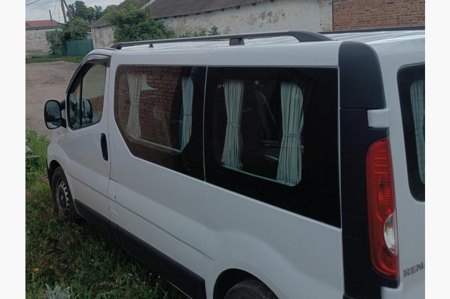 Opel Vivaro 2001–2015 Zwarte dakrails Korte versie, kunststof voetsteunen Foto 10