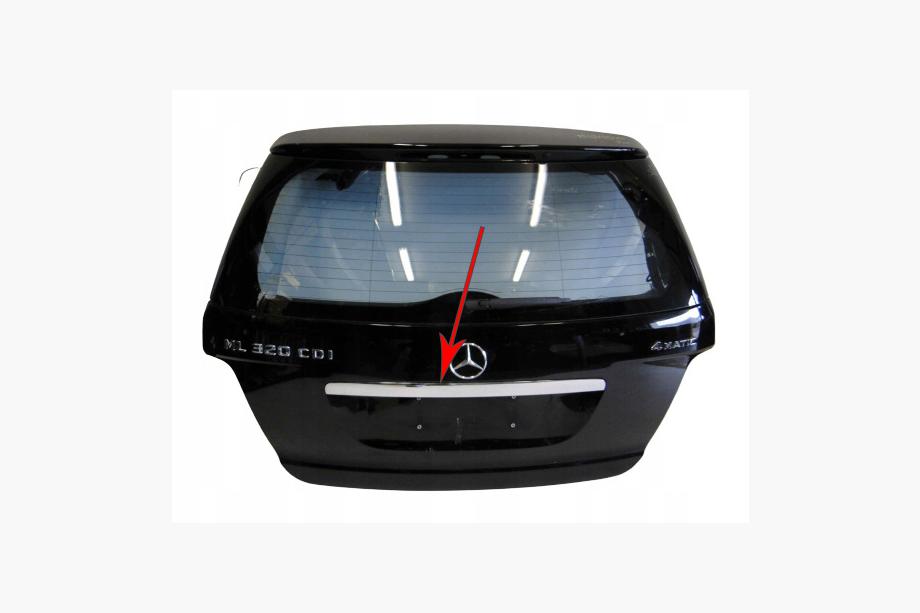 Mercedes ML W164 2005–2011 Sierlijst boven kentekenplaat (RVS) Image