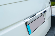 Volkswagen T4 Caravelle/Multivan 1990–2003 RVS sierstrip boven kentekenplaat foto 1