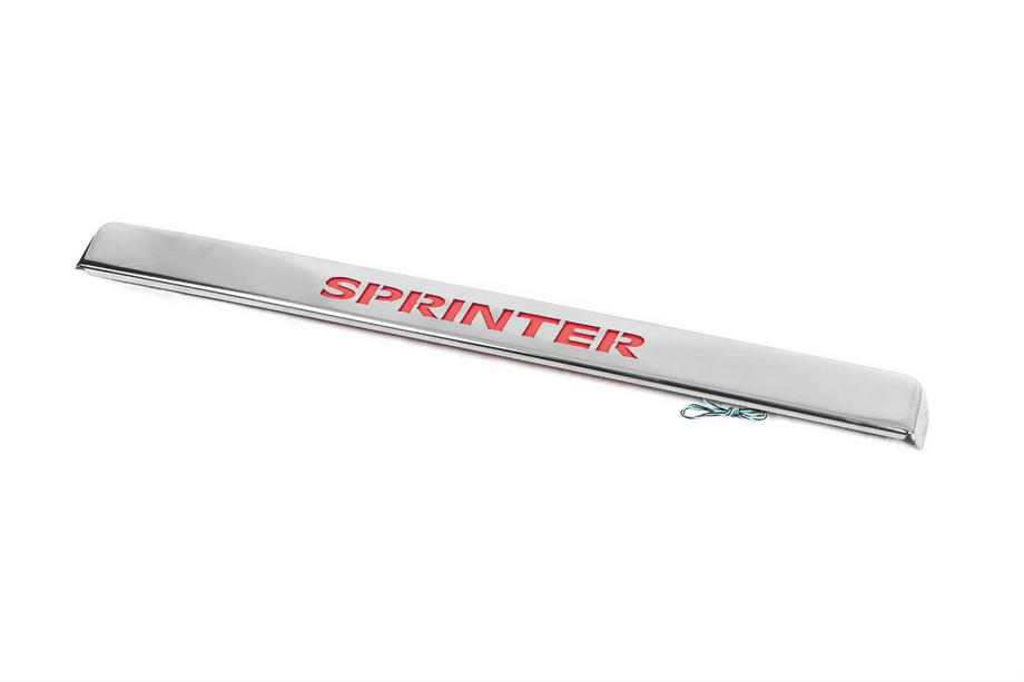 Mercedes Sprinter W906 2006–2018 RVS sierlijst boven kentekenplaat met kentekenplaatverlichting Rode verlichting Image