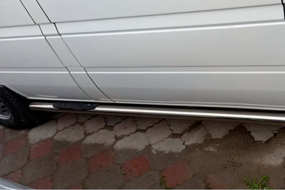 Volkswagen LT 1995–2006 Sidebars (2 stuks, RVS) Middellange wielbasis, Ø60 Foto 2