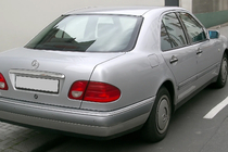 Mercedes E-class W210 1995–2002 Chromen sierstrip boven kenteken (Sedan) foto 1